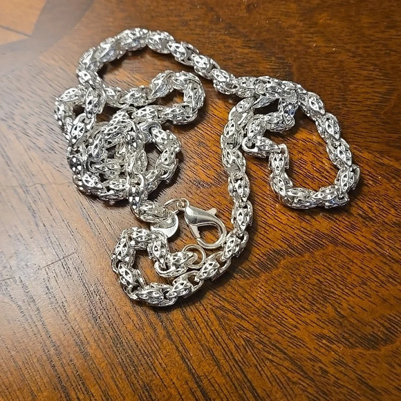 NWT 925 Sterling Silver Snake Bone Chain Necklace - Hypoallergenic, Nickel-free - Picture 7 of 7